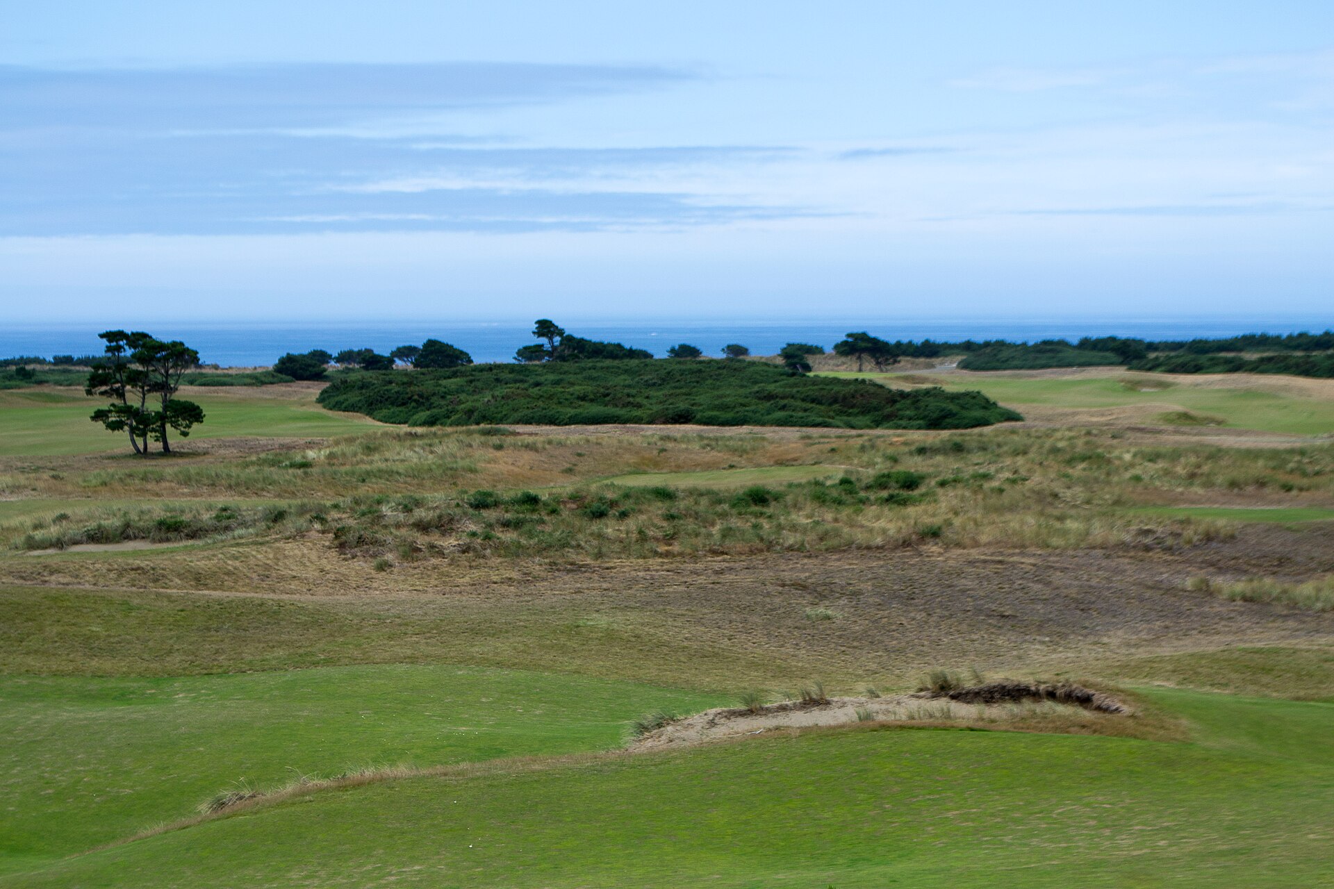 Fairways, greens and dunes at Bandon Dunes Golf Resort, Oregon